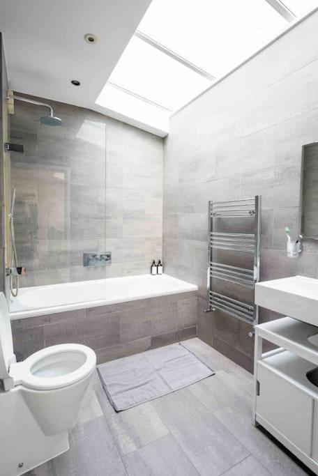 Sweet 3Brs House Close To Oxford & Soho Londen Buitenkant foto